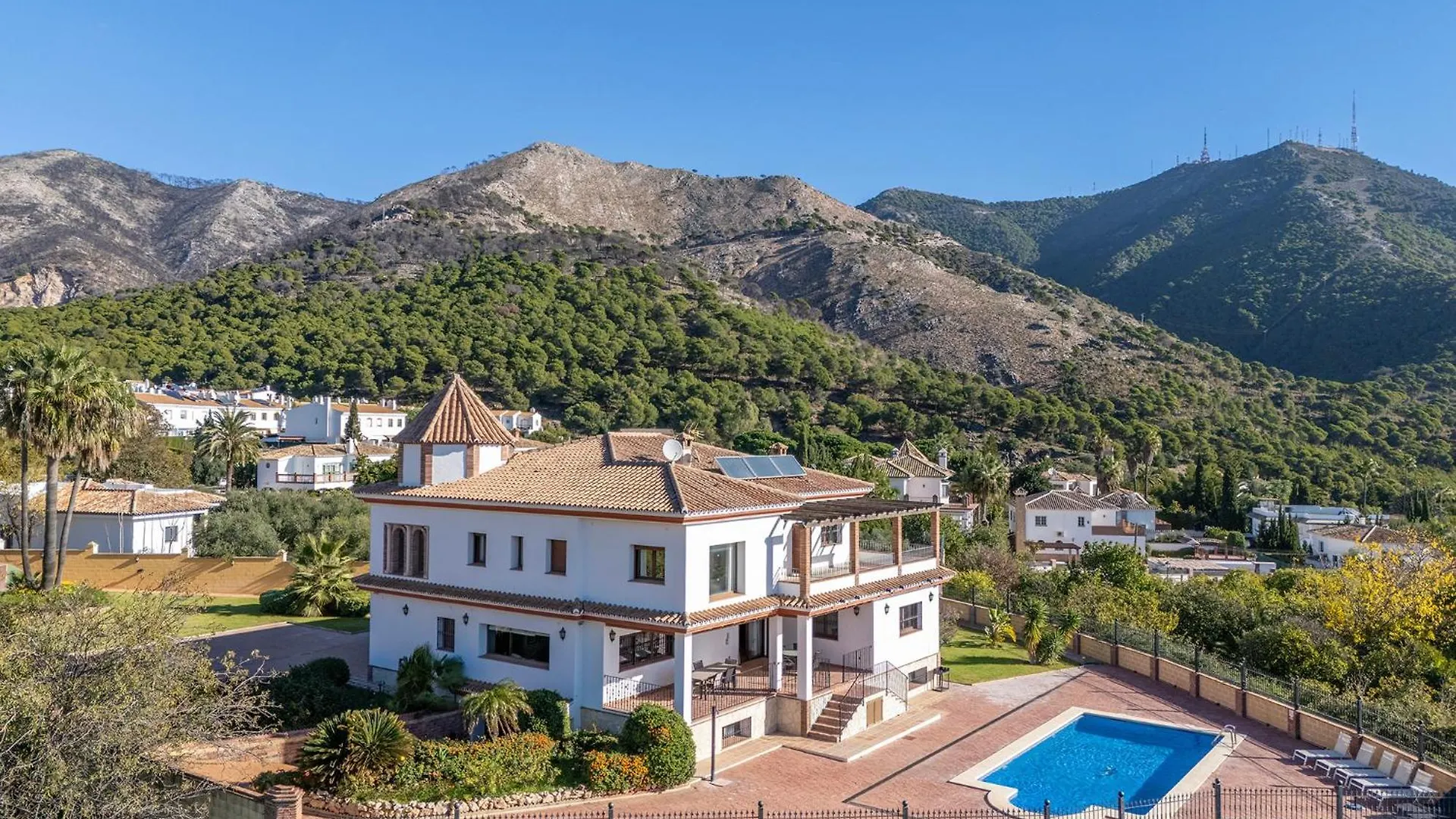 Villa Piscina Privada, Vistas Al Mar Y Montana Mijas
